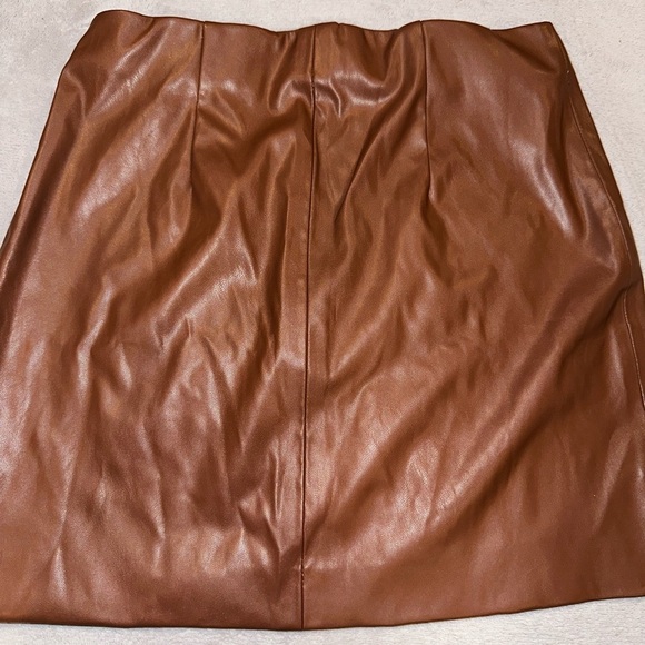 Chic Brown Vegan Leather Skirt with Elastic Waistband Size Small - Picture 3 of 4